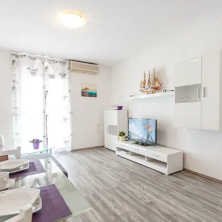 Miami Apartment Podstrana