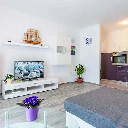 Miami Apartment Podstrana